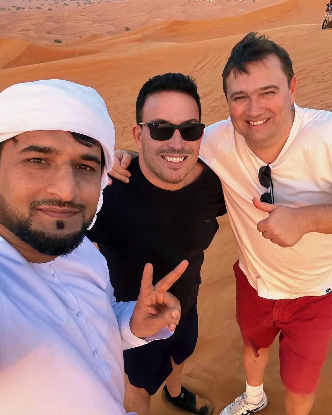 Desert Safari Group Tour and Selfie in Red Sands Dubai
